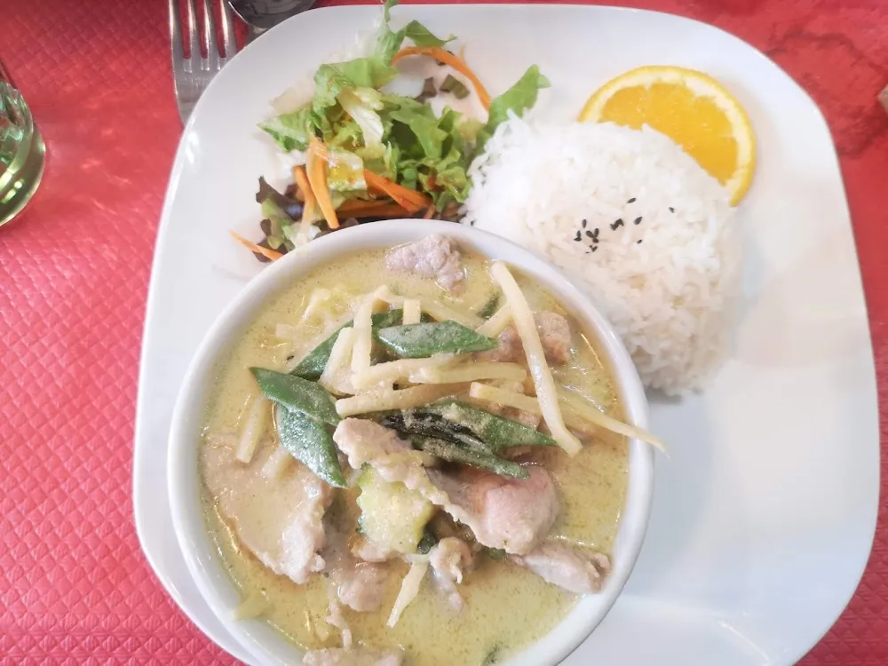 Assiette Porc Au Curry Vert